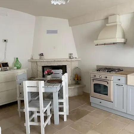 Lamia Paretone Apartment